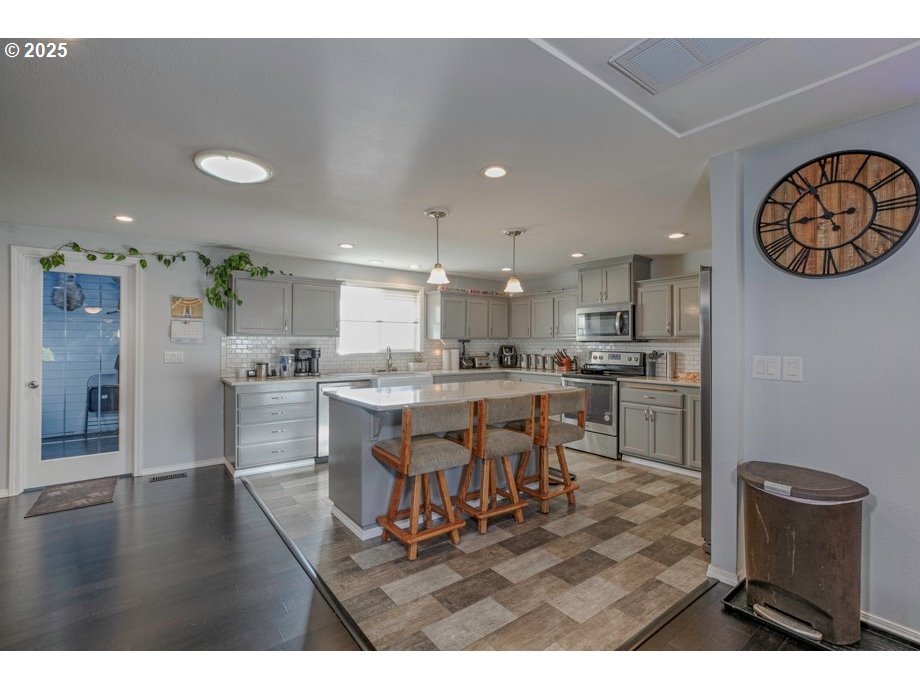 6708 14th Avenue Northeast Keizer, OR 97303 - Photo 11 of 47