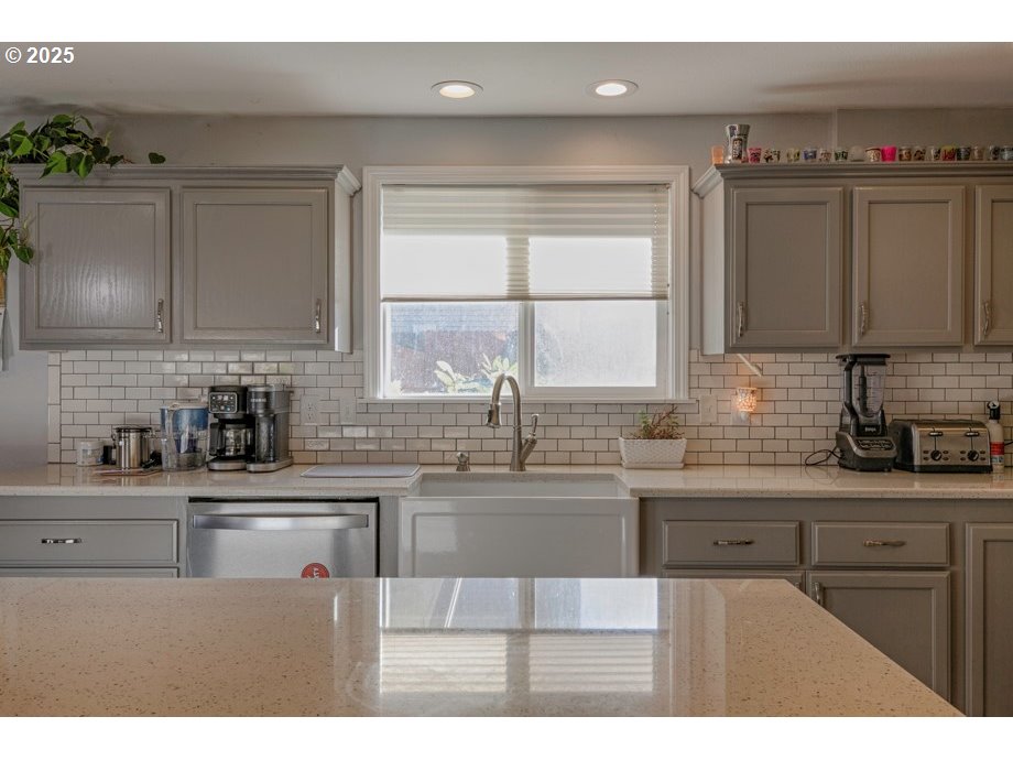 6708 14th Avenue Northeast Keizer, OR 97303 - Photo 12 of 47