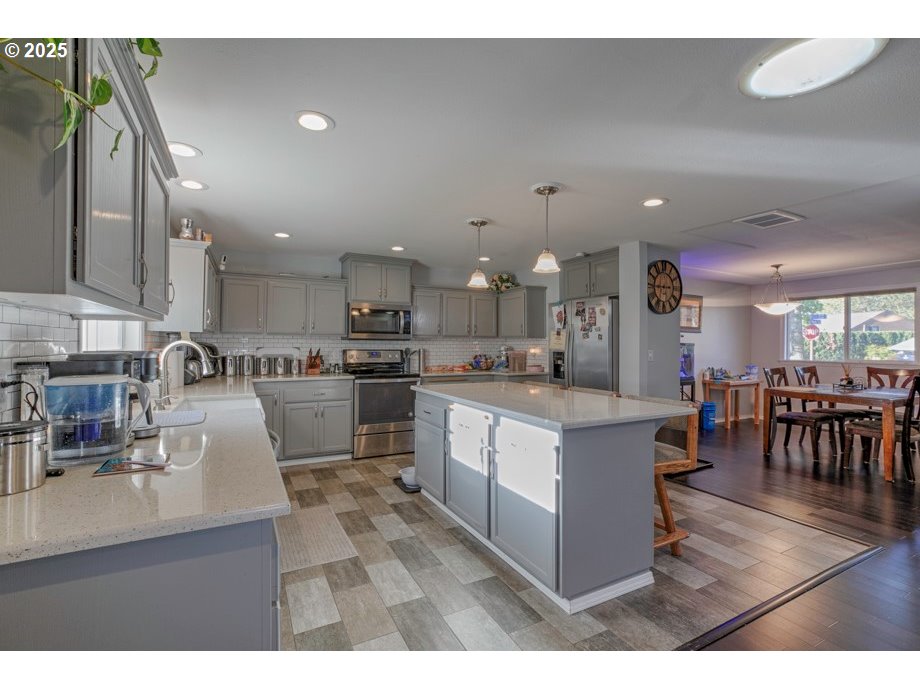 6708 14th Avenue Northeast Keizer, OR 97303 - Photo 13 of 47