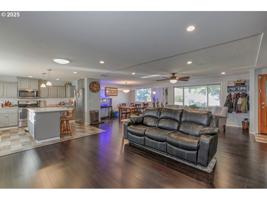 6708 14th Avenue Northeast Keizer, OR 97303 - Photo 2 of 47