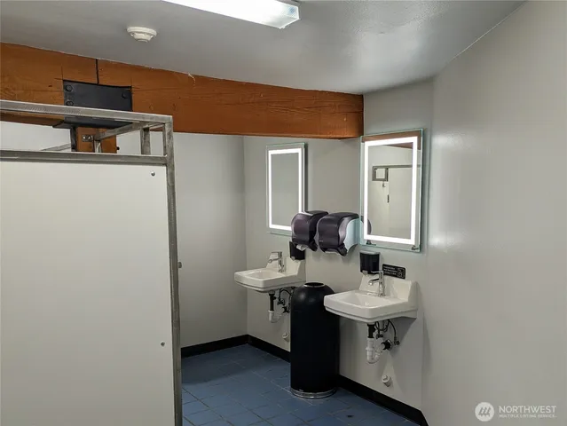 $1,000 | 222 North Lincoln Street, Unit 107, Port Angeles, WA 98362