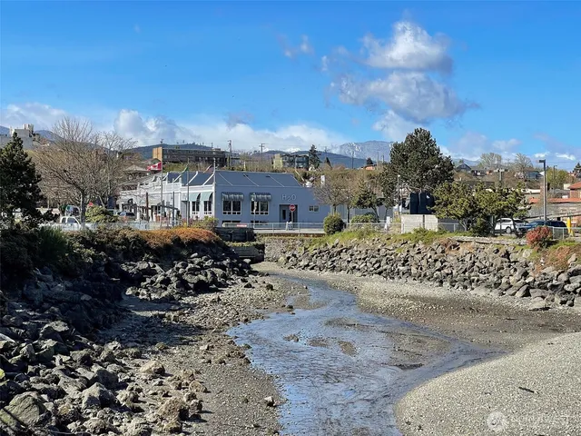 $1,000 | 222 North Lincoln Street, Unit 107, Port Angeles, WA 98362