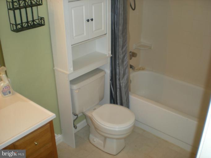2287 Hunter's Run Drive, Unit 2287 Reston, VA 20191 - Photo 2 of 22 Bath