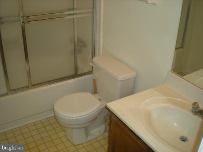 2287 Hunter's Run Drive, Unit 2287 Reston, VA 20191 - Photo 12 of 22 Bath