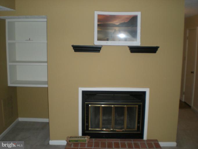 2287 Hunter's Run Drive, Unit 2287 Reston, VA 20191 - Photo 15 of 22 Living Room