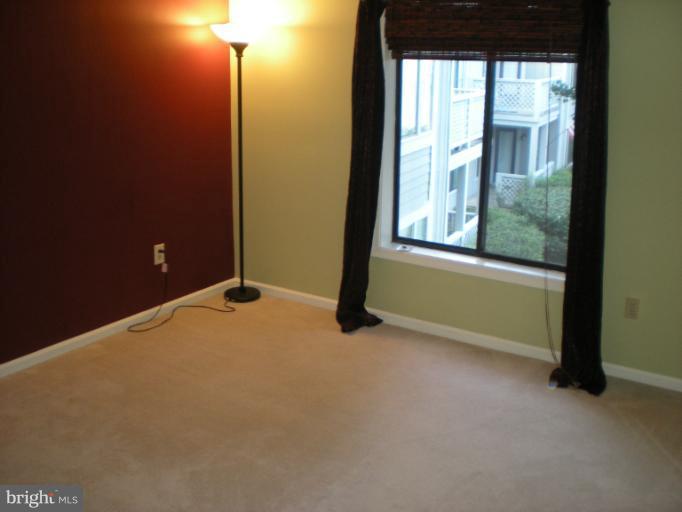 2287 Hunter's Run Drive, Unit 2287 Reston, VA 20191 - Photo 7 of 22 Bedroom (Master)
