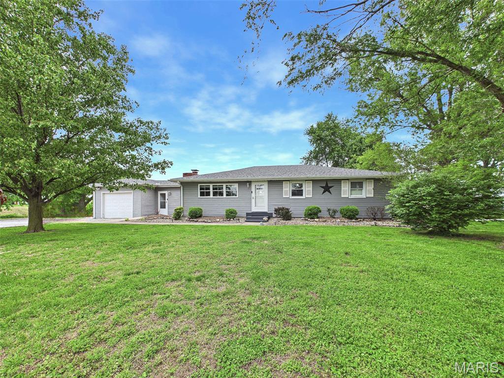 13271 St Rose Road Highland, IL 62249 - Photo 5 of 43 Gallery Image 5
