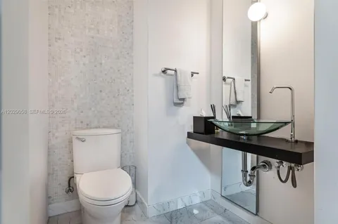 $875,000 | 200 Biscayne Blvd Way, Unit 4812, Miami, FL 33131