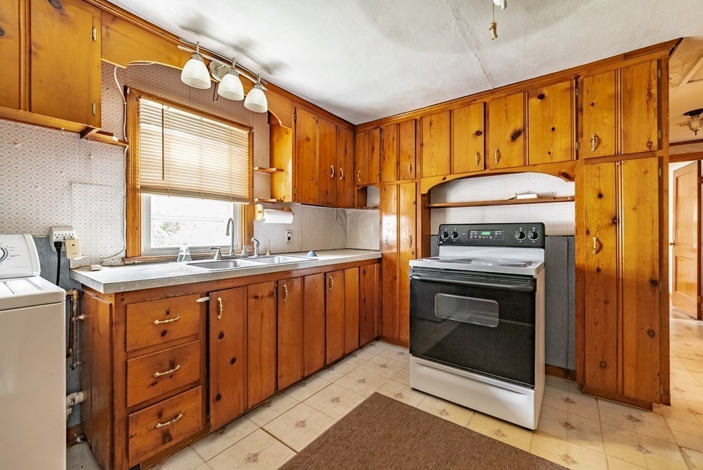 49 Harrington Road Chicopee, MA 01020 - Photo 5 of 27 Gallery Image 5