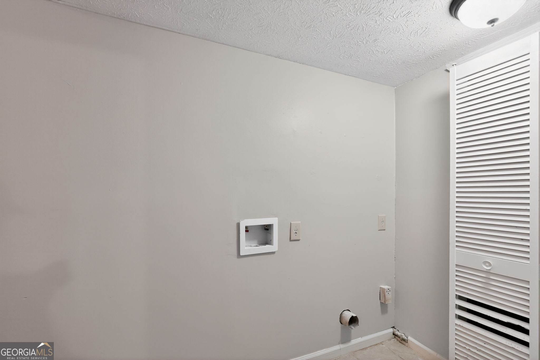 5515 Rock Springs Road Lithonia, GA 30038 - Photo 27 of 34 a bathroom with a window