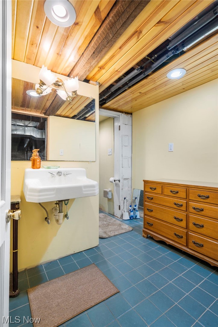 1004 Scio Road Carrollton, OH 44615 - Photo 27 of 35 Full bath in the basement