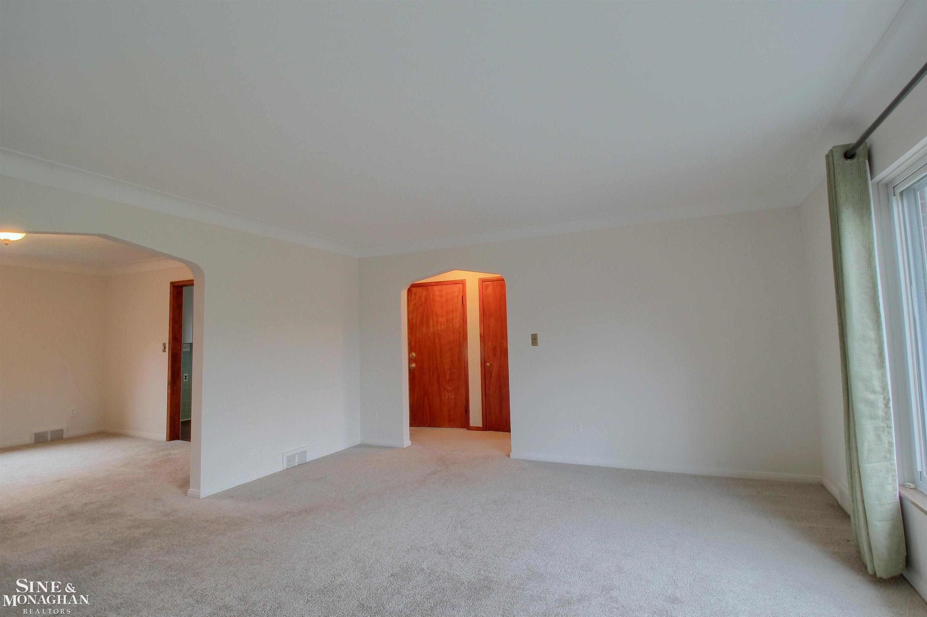 749-751 Harcourt Road Grosse Pointe, MI 48230 - Photo 4 of 30 50131940-3093966a-30cf-404e-9db1-b6e4925783e2.JPG