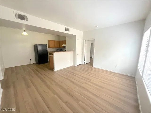 $1,200 | 2041 Hussium Hills Street, Unit 105, Las Vegas, NV 89108