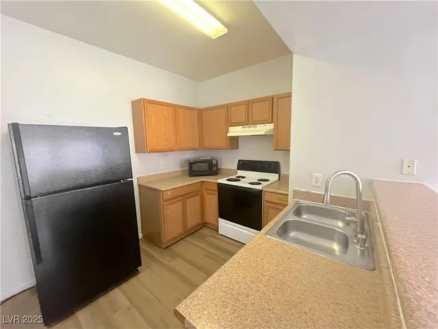 $1,200 | 2041 Hussium Hills Street, Unit 105, Las Vegas, NV 89108
