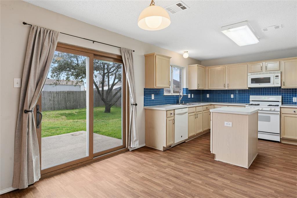 7522 Armstrong Lane Rowlett, TX 75089 - Photo 19 of 36