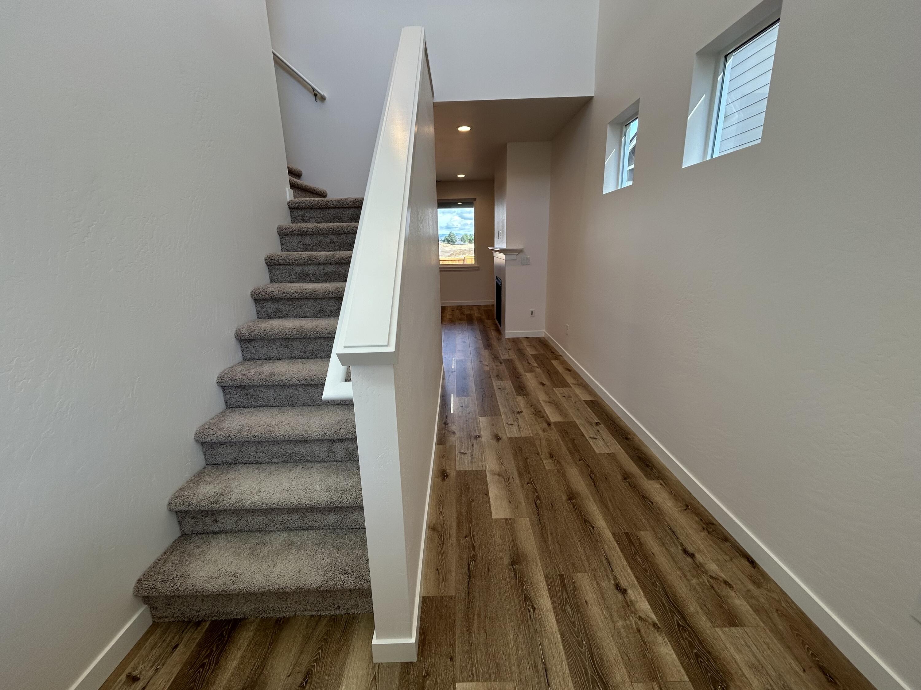 121 Valemont Drive, Unit 34 Eagle Point, OR 97524 - Photo 4 of 24