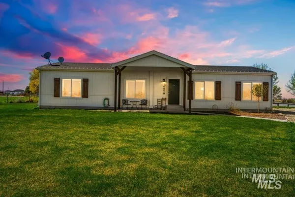 $675,000 | 19979 Top Road, Greenleaf, ID 83626