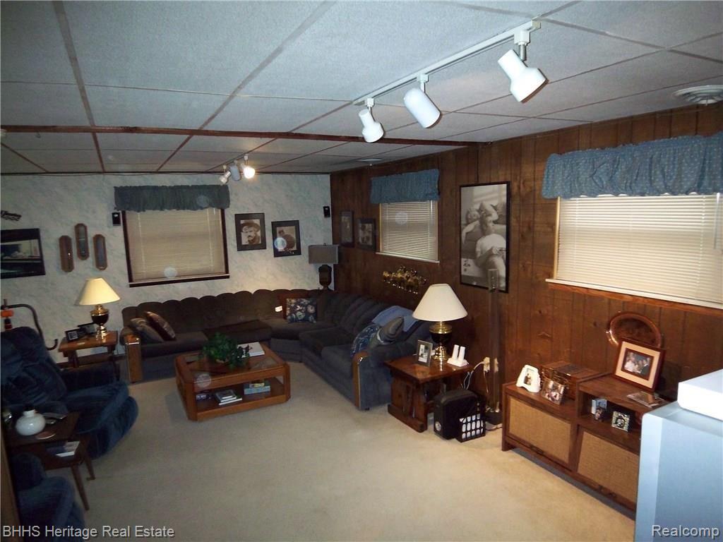 2130 East Highland Road Howell, MI 48843 - Photo 10 of 26