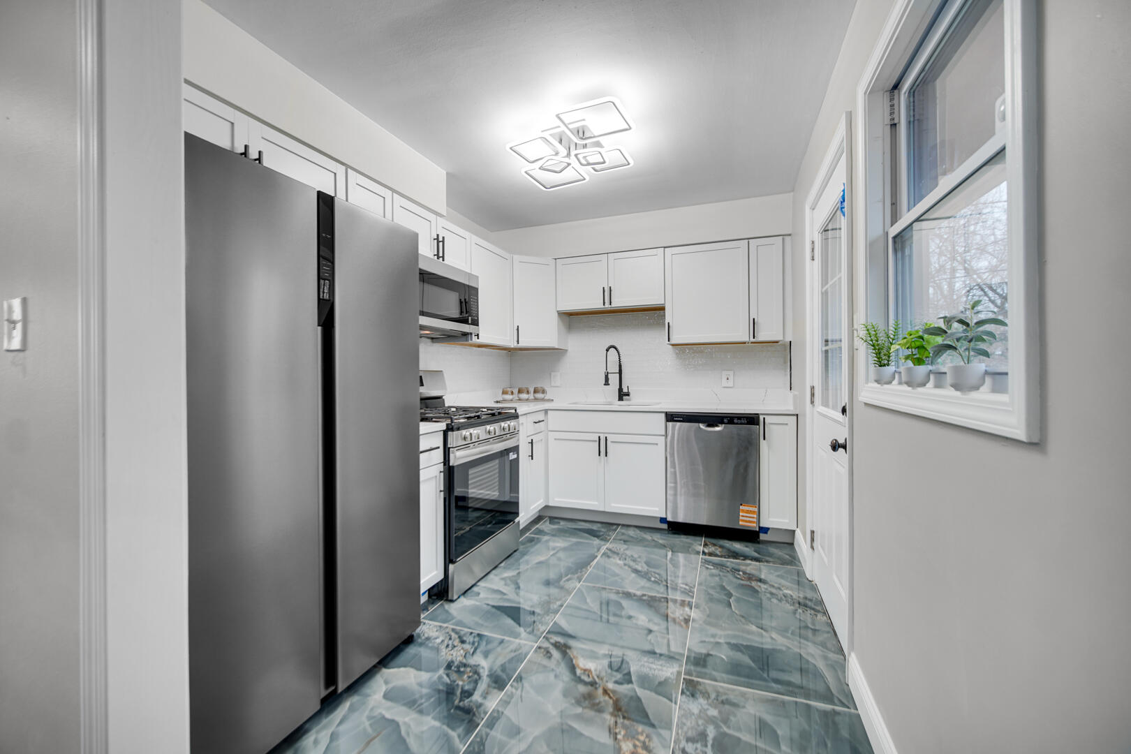 1035 Clinton Street Gary, IN 46406 - Photo 6 of 19 1620x1080