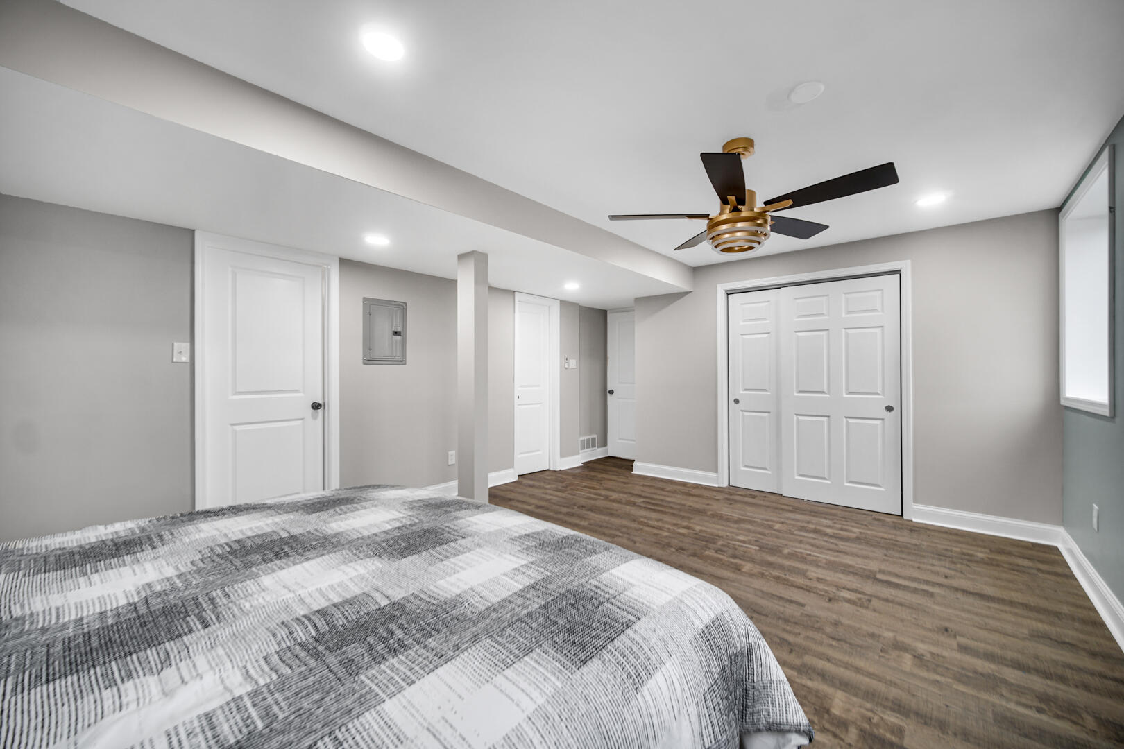 1035 Clinton Street Gary, IN 46406 - Photo 9 of 19 1620x1080