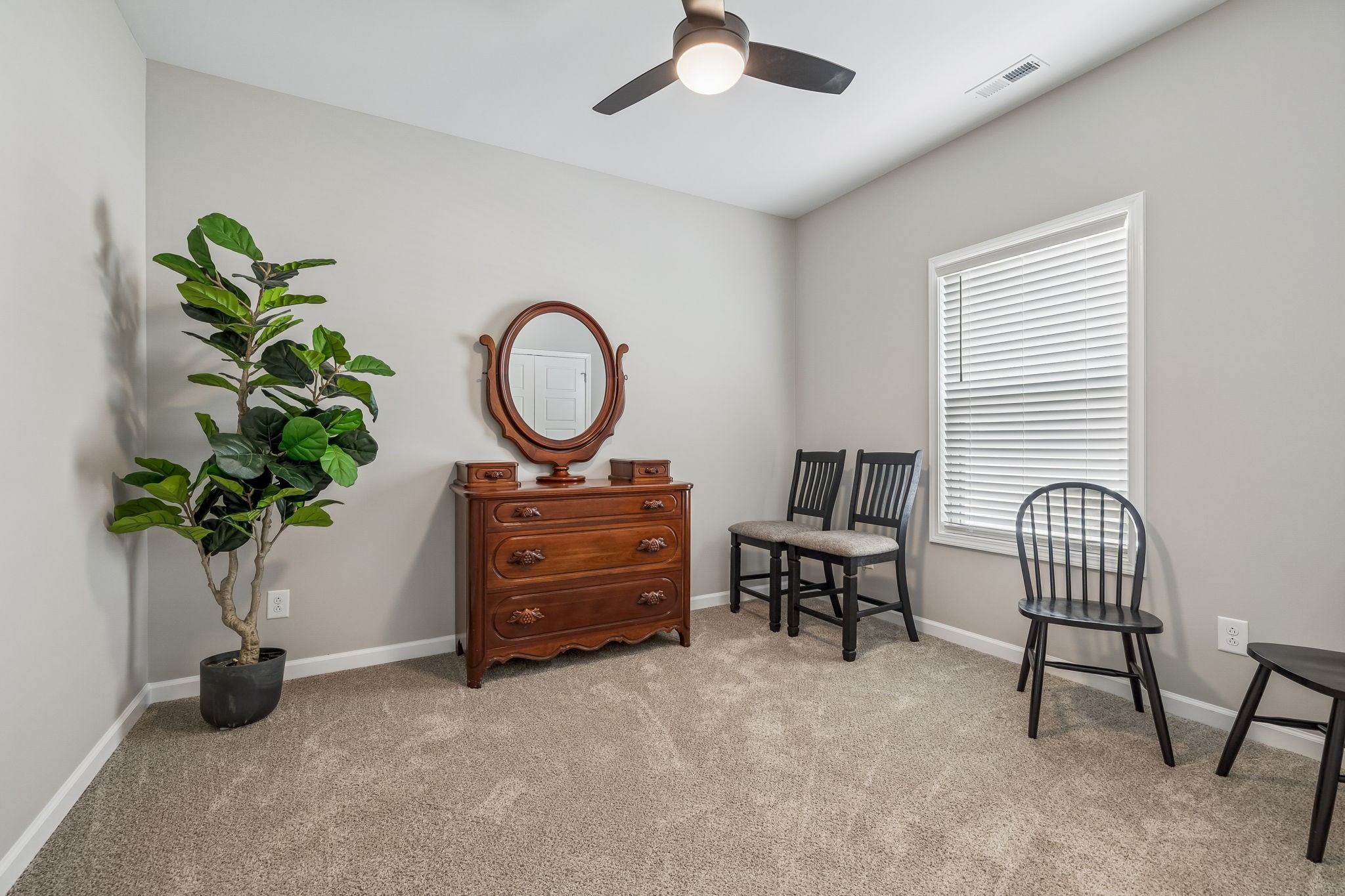 180 Vickers Hill Road Smithville, TN 37166 - Photo 25 of 33 a living room with furniture and a potted plant