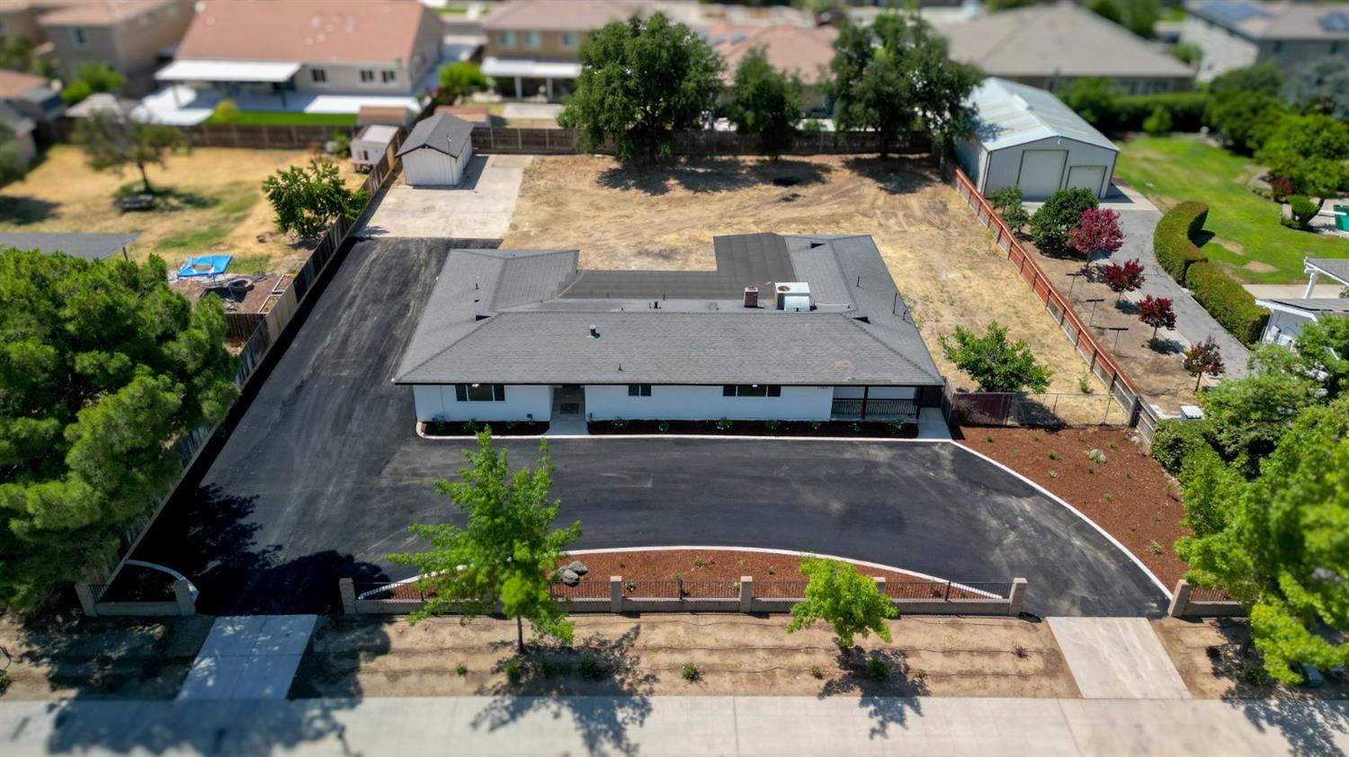 2064 Ashlan Avenue Clovis, CA 93611 - Photo 2 of 24