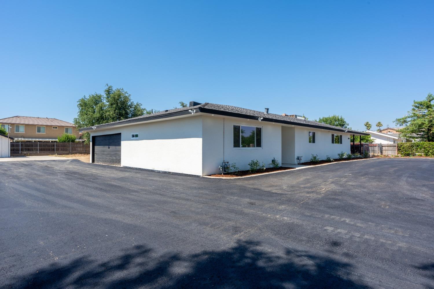 2064 Ashlan Avenue Clovis, CA 93611 - Photo 3 of 24