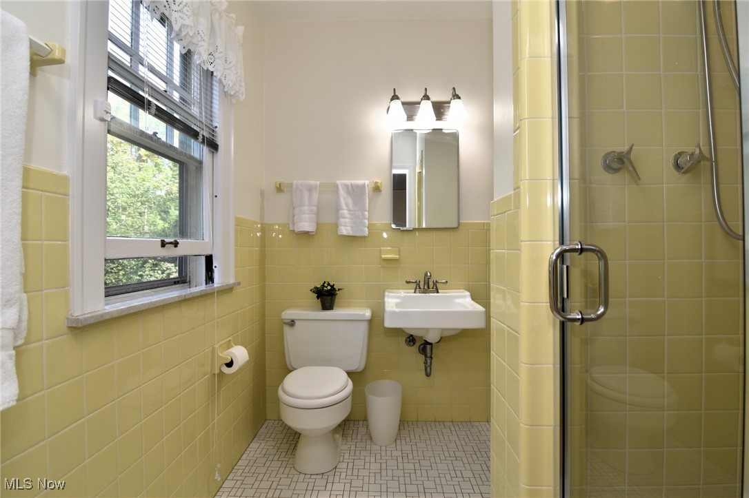 2714 Leighton Road Cleveland, OH 44120 - Photo 29 of 49 Gallery Image 29