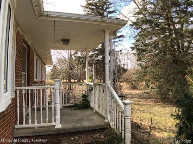 11200 9 Mile Road South Lyon, MI 48178 - Photo 4 of 22 Front porch1.JPG