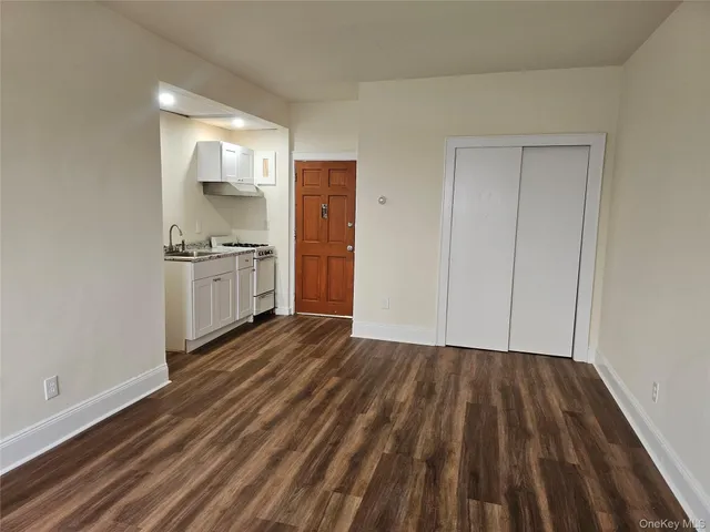 $2,150 | 2 A Somerset Avenue, Unit APARTMENT #4, East Islip, NY 11730