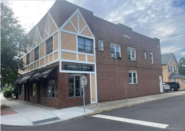 $2,150 | 2 A Somerset Avenue, Unit APARTMENT #4, East Islip, NY 11730
