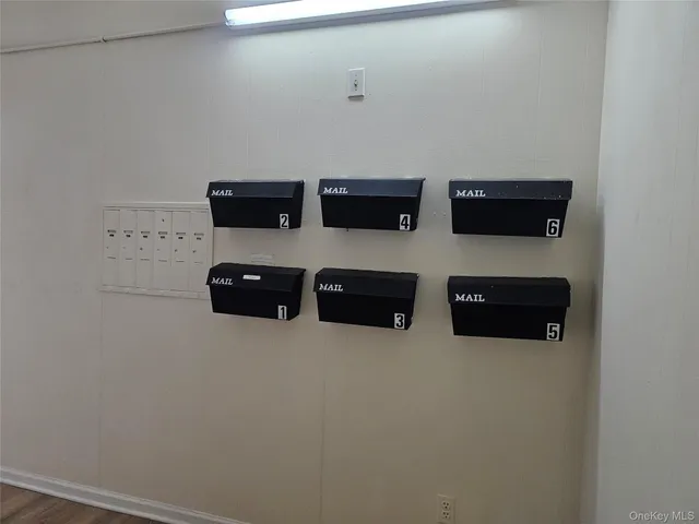 $2,150 | 2 A Somerset Avenue, Unit APARTMENT #4, East Islip, NY 11730