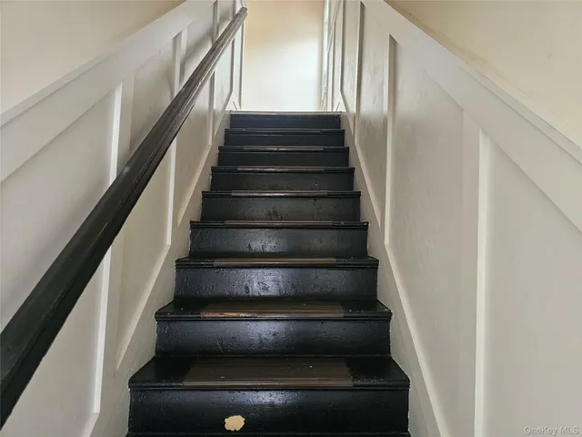 $2,150 | 2 A Somerset Avenue, Unit APARTMENT #4, East Islip, NY 11730