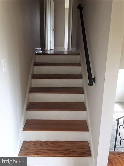 2132 Barr Road Wilmington, DE 19808 - Photo 11 of 23 Heading upstairs...