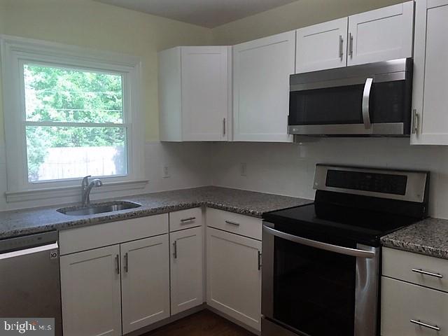 2132 Barr Road Wilmington, DE 19808 - Photo 9 of 23 Shaker Style Cabinets w/Granite Counter Tops