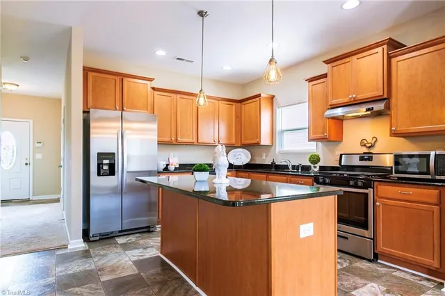 $2,195 | 4215 Lochurst Drive, Pfafftown, NC 27040