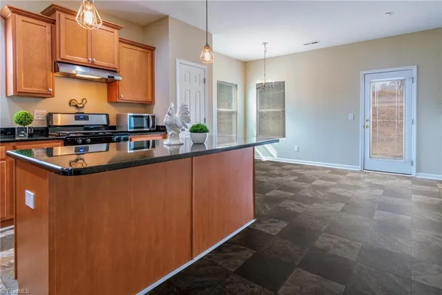 $2,195 | 4215 Lochurst Drive, Pfafftown, NC 27040