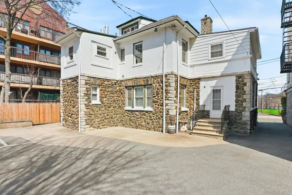 $4,500 | 109 Hillside Place, Unit 2, Eastchester, NY 10709