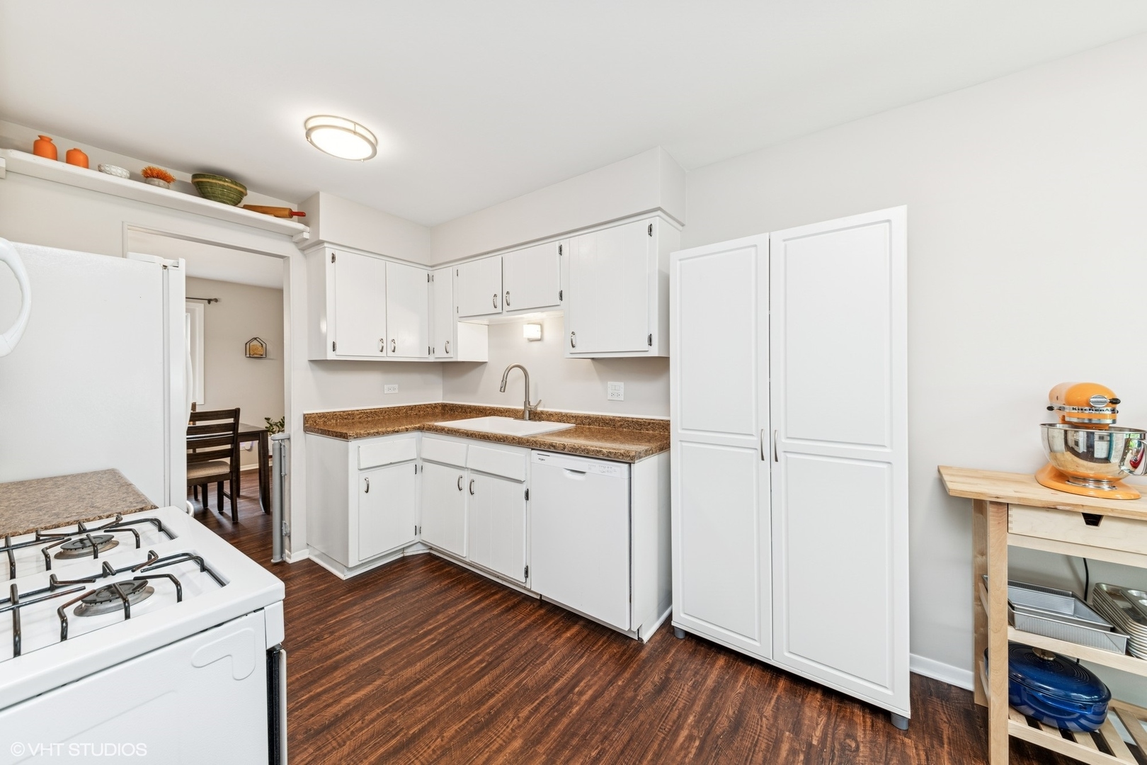 1111 Rhodes Court Wheaton, IL 60189 - Photo 6 of 20