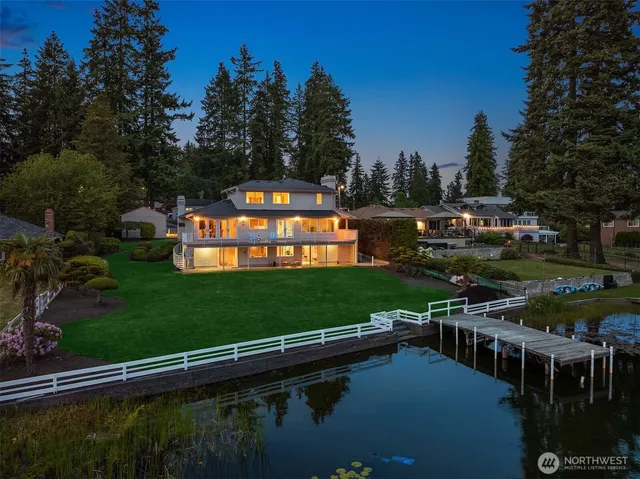 a view of a garden with houses
