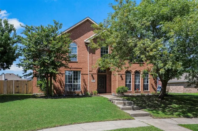 $499,999 | 7305 Meadowwood Drive, Rowlett, TX 75089