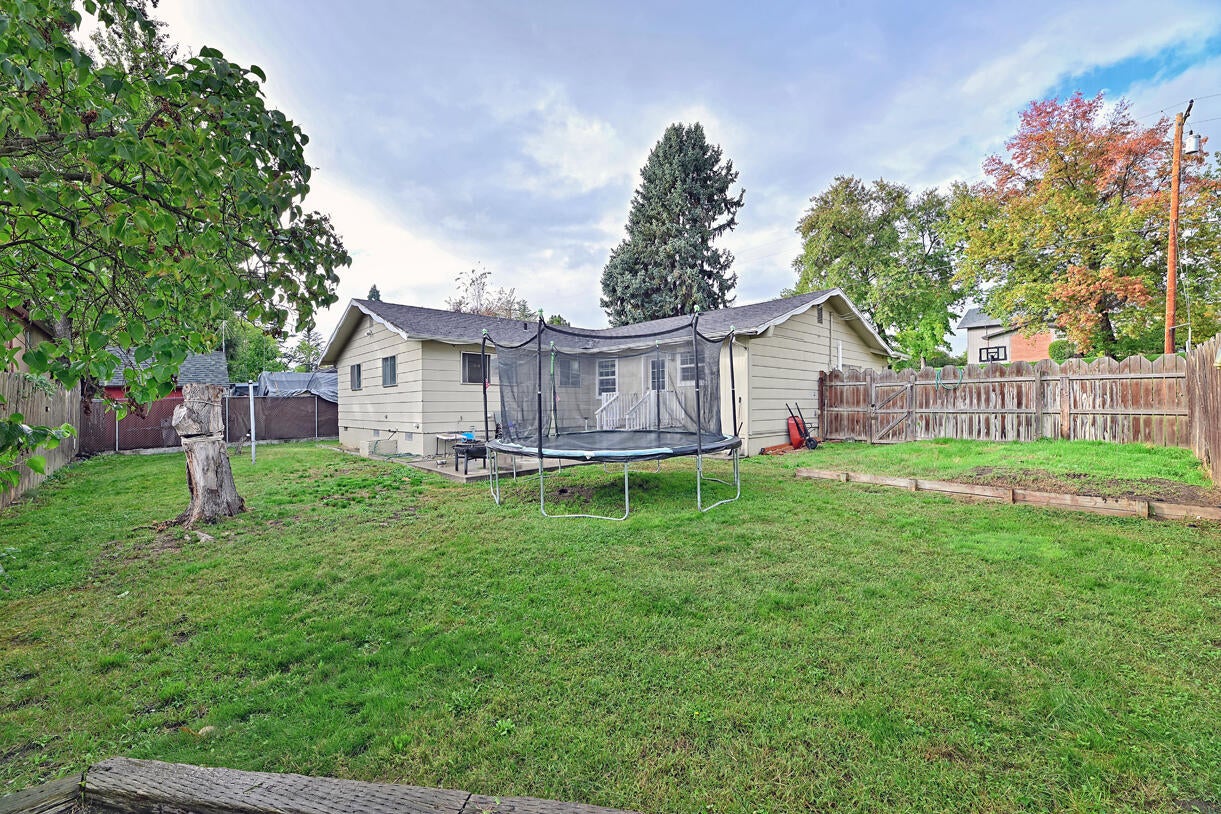 1984 Crestbrook Road Medford, OR 97504 - Photo 19 of 21 DSC_1528