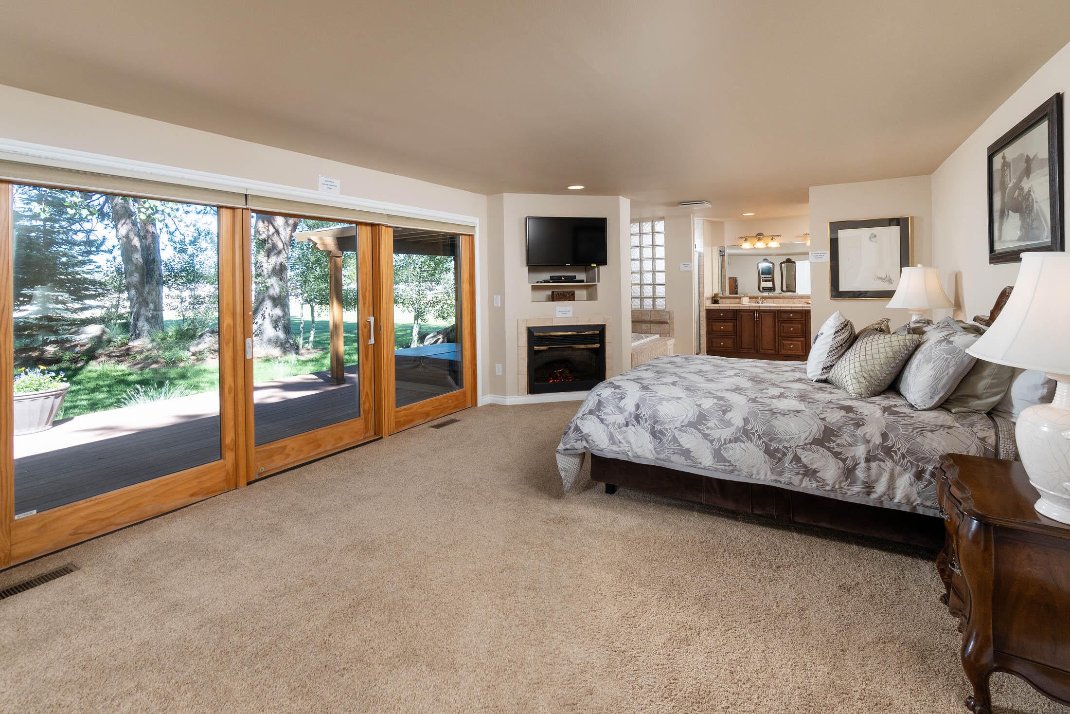 65111 Highland Road Bend, OR 97703 - Photo 14 of 37 Master w/fireplace Mt views