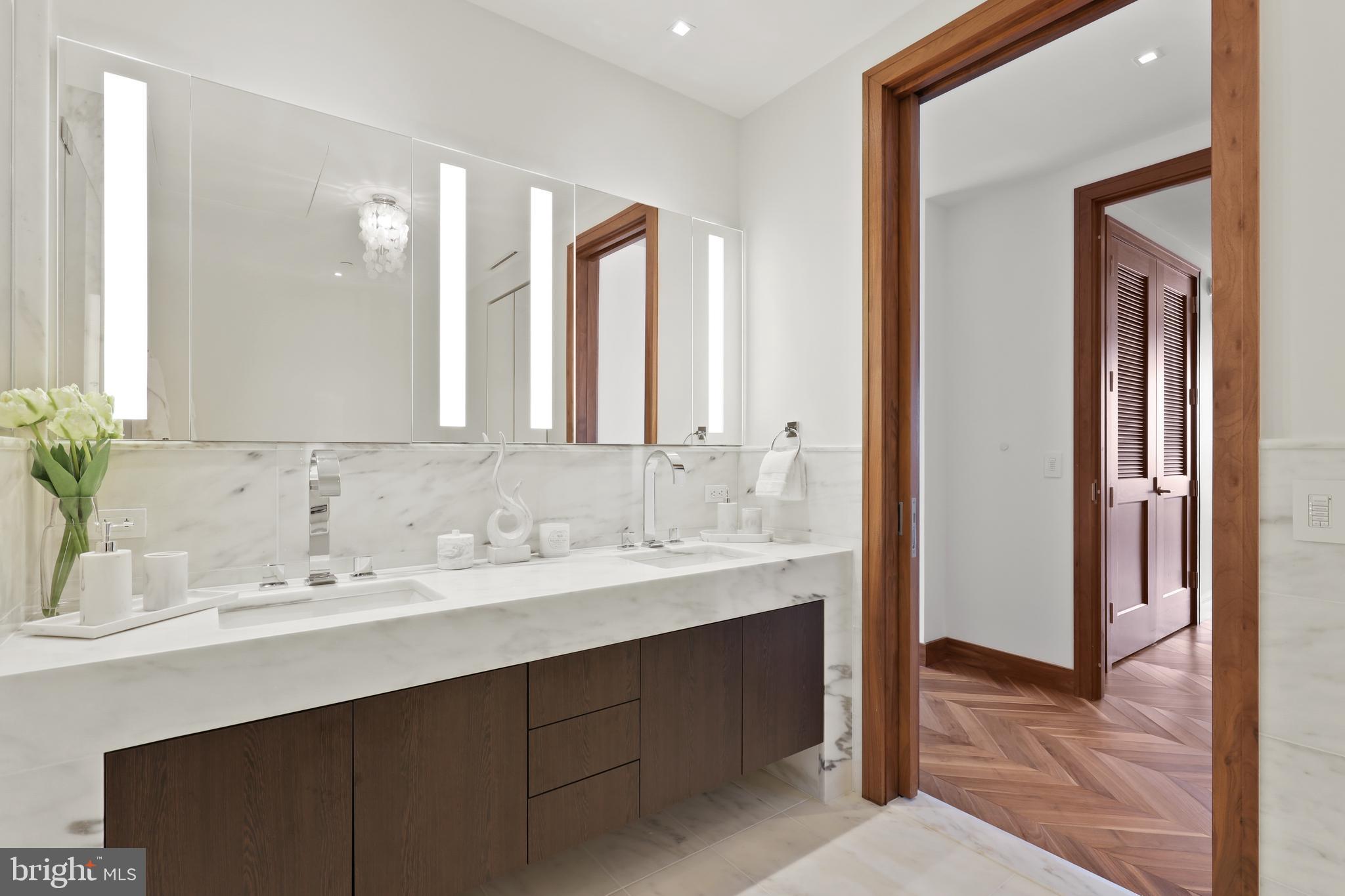 300 International Drive, Unit 2403 Baltimore, MD 21202 - Photo 25 of 36 a bathroom with 2 sink and a mirror