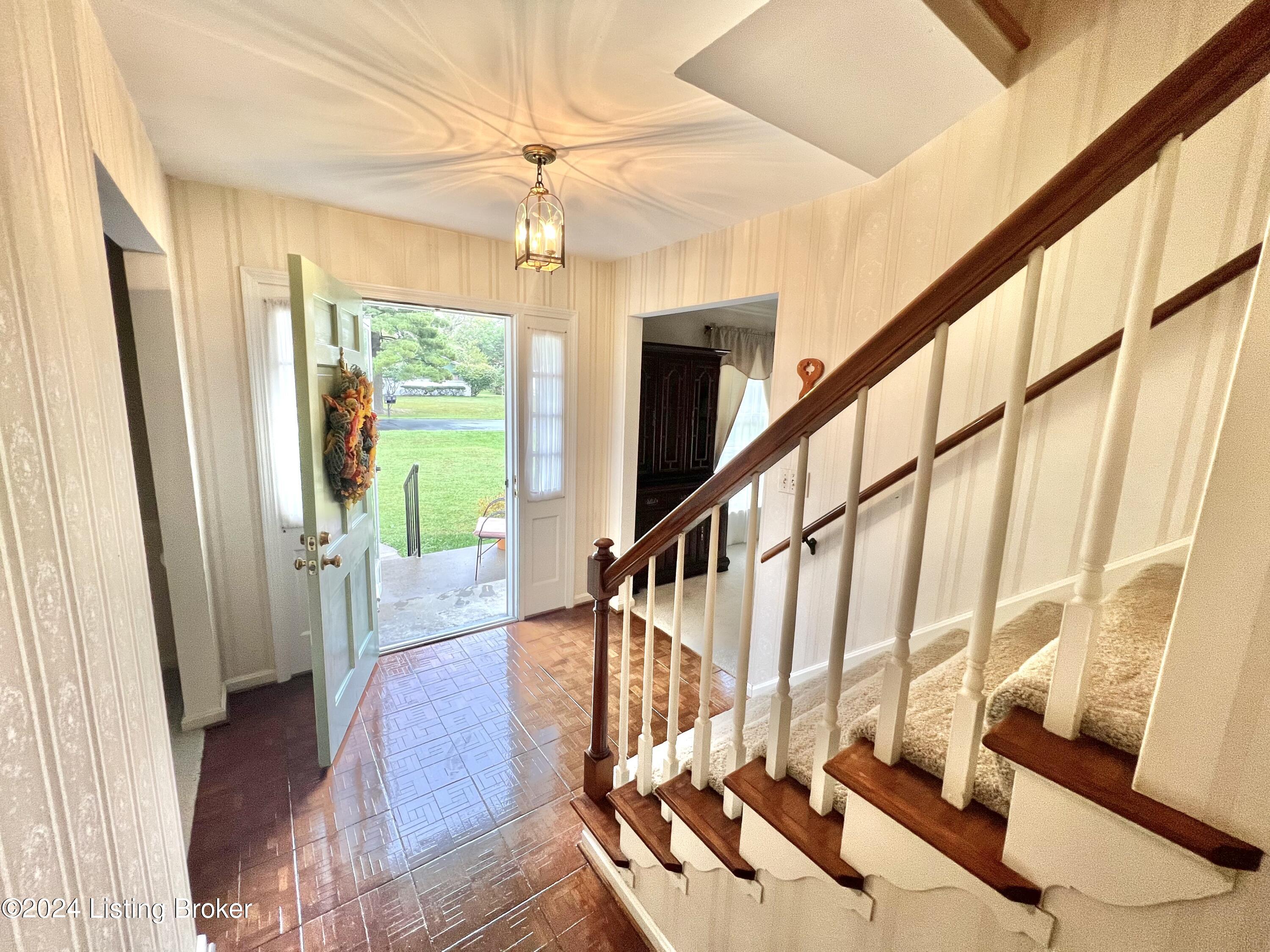 126 Blue Ridge Road Louisville, KY 40223 - Photo 6 of 88 126 Blue Ridge Rd - foyer