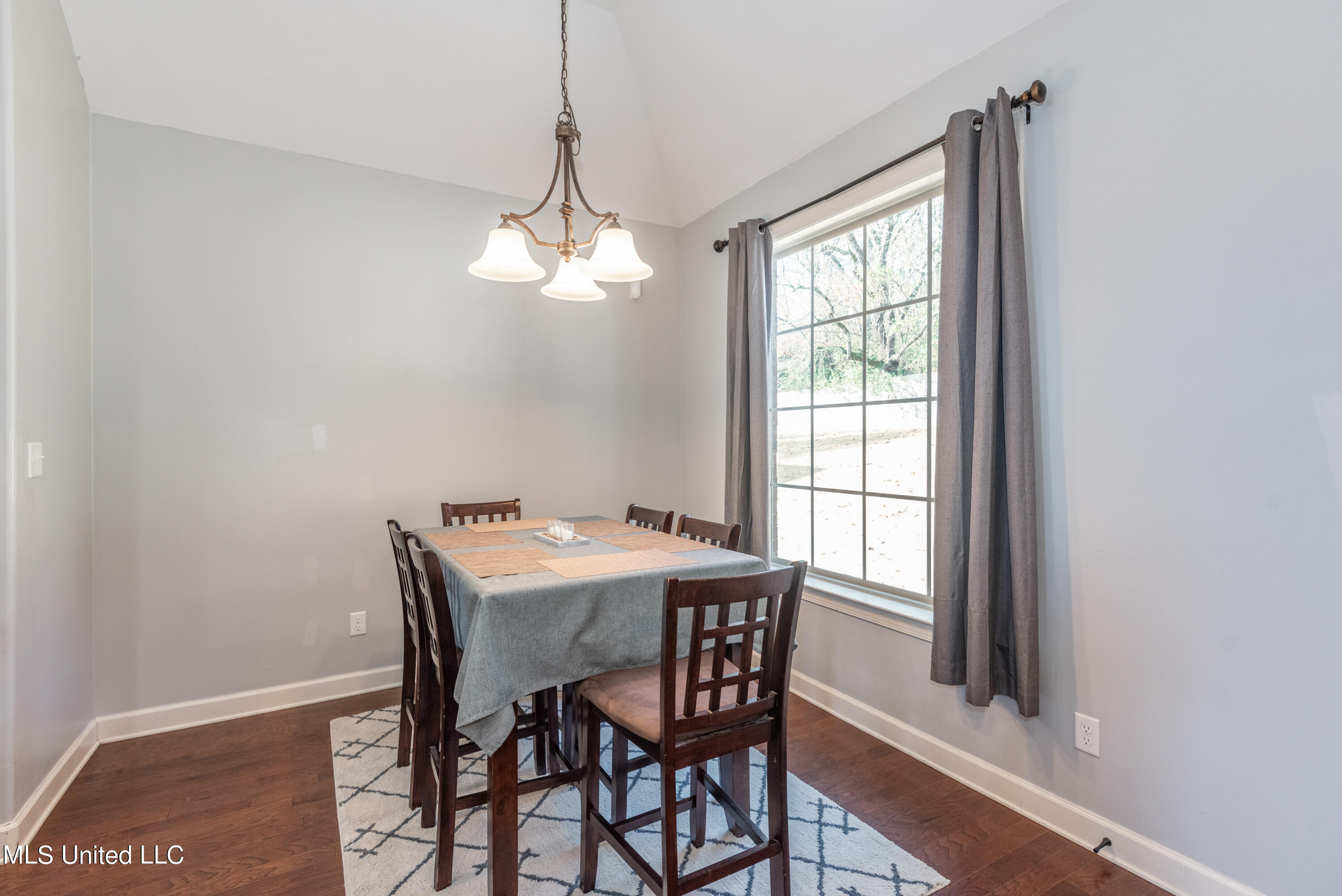 4223 Ridgemont Road Olive Branch, MS 38654 - Photo 14 of 27 BREAKFAST ROOM
