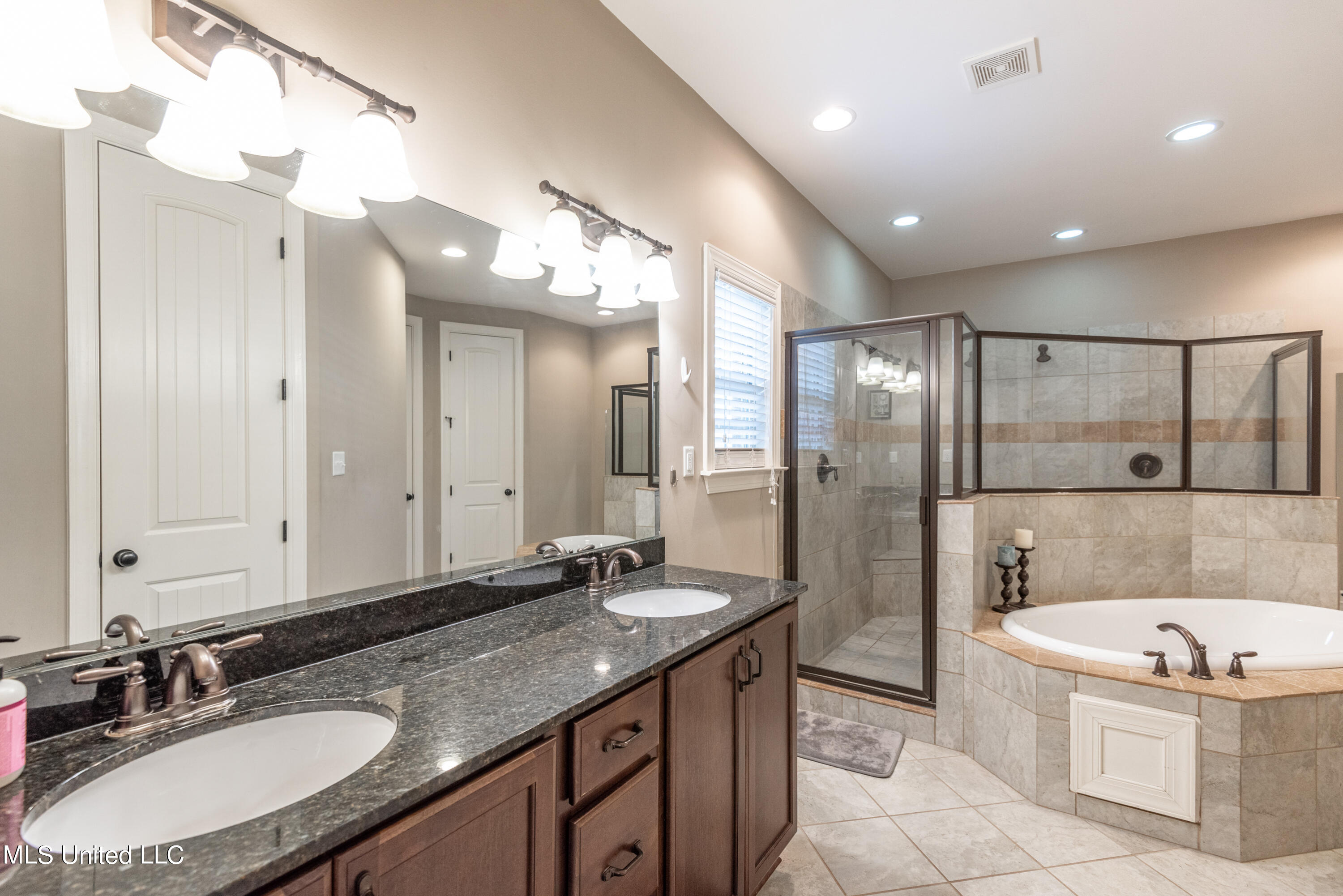 4223 Ridgemont Road Olive Branch, MS 38654 - Photo 17 of 27 MASTER BATHROOM