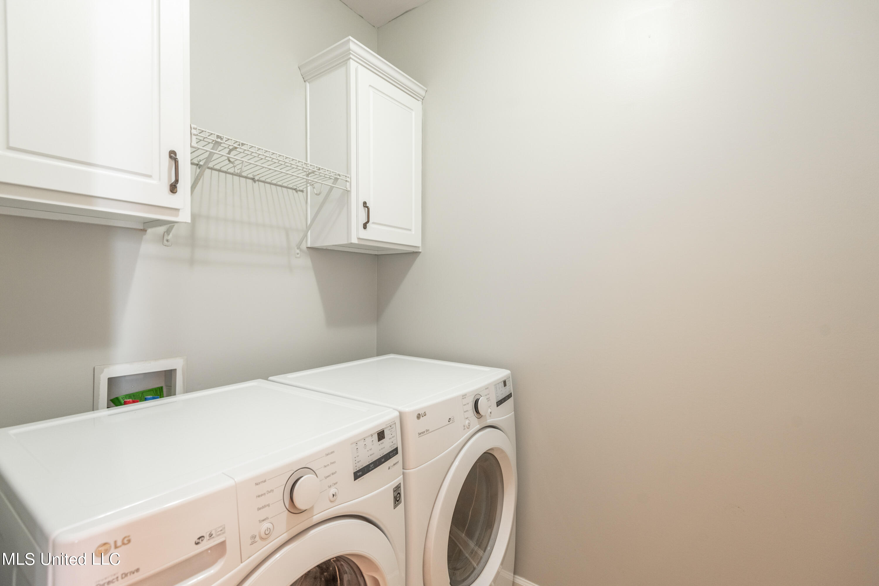 4223 Ridgemont Road Olive Branch, MS 38654 - Photo 22 of 27 LAUNDRY ROOM