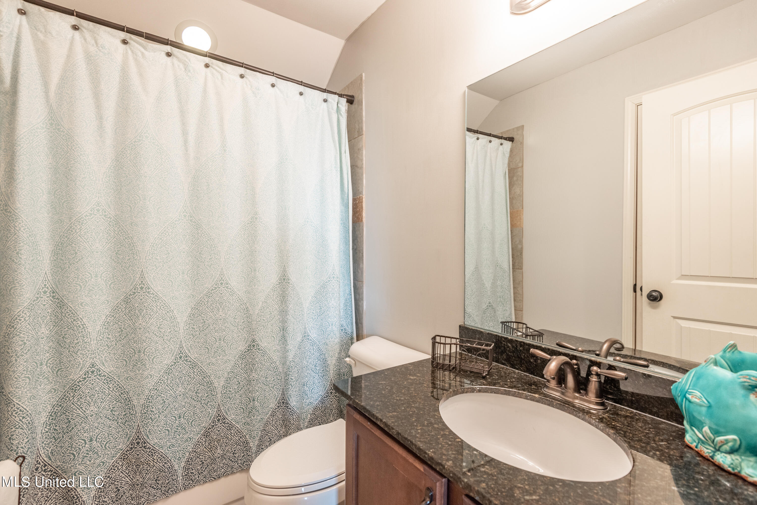 4223 Ridgemont Road Olive Branch, MS 38654 - Photo 24 of 27 BATHROOM 3 - UPSTAIRS