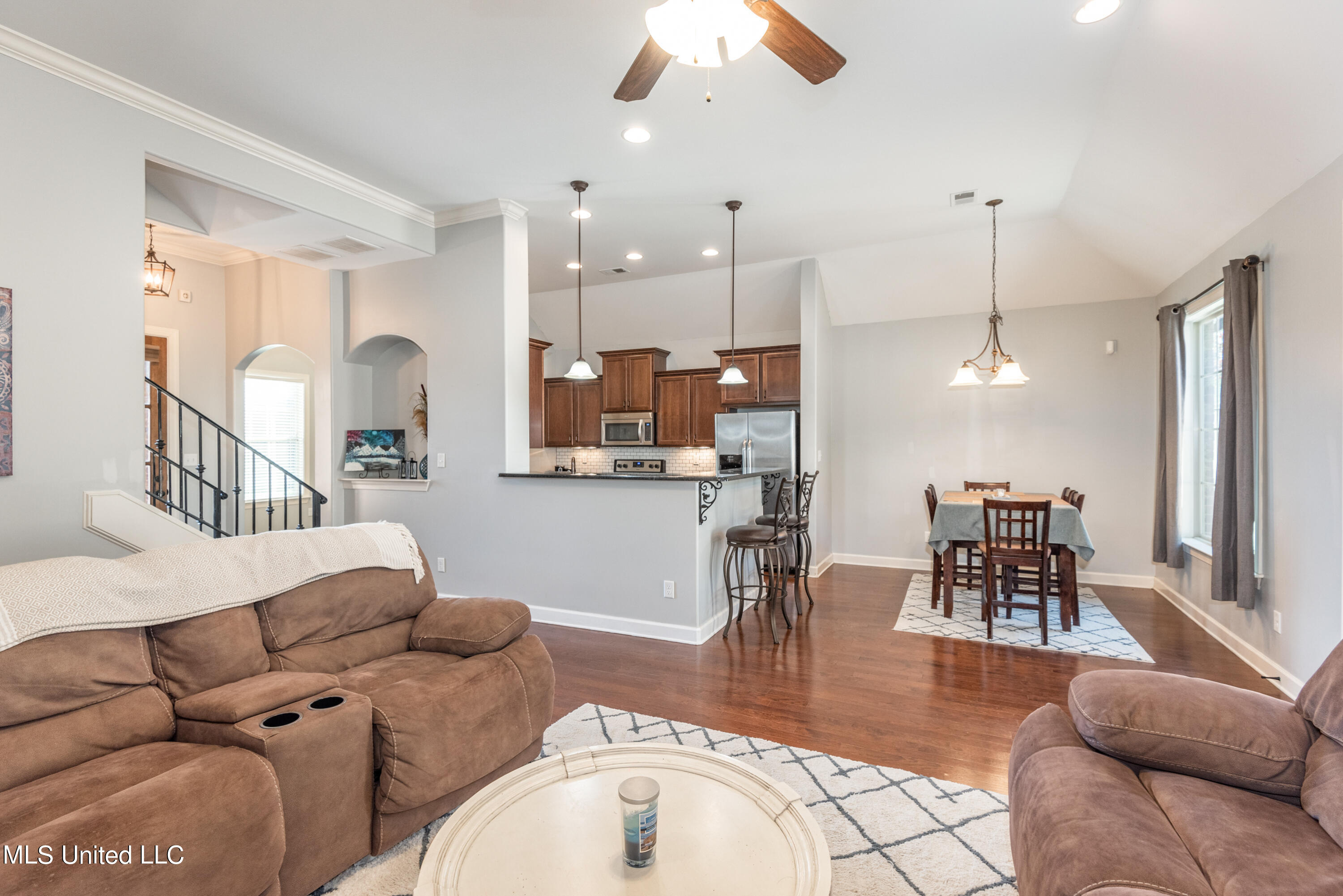 4223 Ridgemont Road Olive Branch, MS 38654 - Photo 10 of 27 LIVING ROOM